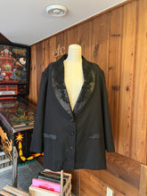 Load image into Gallery viewer, 80s Vintage Satin Embroidered Label Black Blazer
